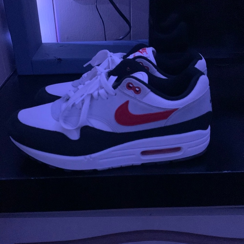 Nike air maxes